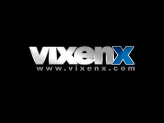 Vixenx สอง ร้อน ผมสีบรูเนท วัยรุ่น ใช้ปากกับอวัยวะเพศ และ เพศ เซ็กส์สามคน